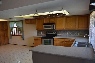 5615 W Ridgecreek Cir, Houston, TX 77053 - photo 4