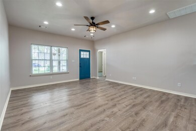 1418 Truelove St, Gainesville, TX 76240 - photo 3