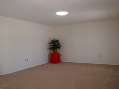 LIVING ROOM WITH SKY LIGHT