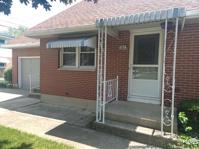 Covered front stoop