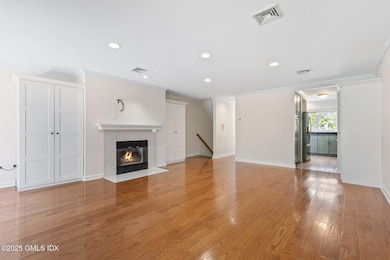18-web-or-mls-453-e-putnam-ave-unit-1i