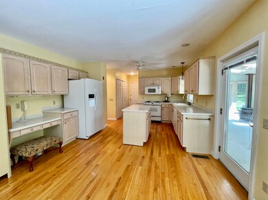 27 Hemlock Ct, Newfields, NH 03856 - photo 4