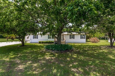 382 Kelly Brook Cir, Weatherford, TX 76087 - photo 2