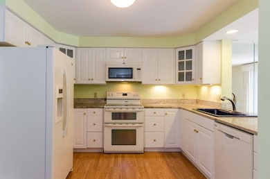 58 Walden Pond Dr, Nashua, NH 03064 - photo 5