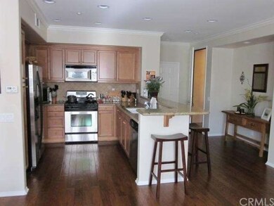Beautiful hardwood floors, stainless steel applian