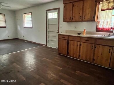 510 S 3rd St, Warner Robins, GA 31088 - photo 5