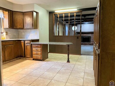 4859 SW Cochise Ave, Topeka, KS 66614 - photo 3