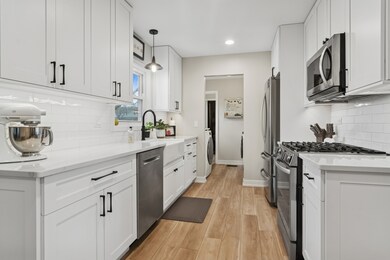 124 Braemar Dr, Elk Grove Village, IL 60007 - photo 6