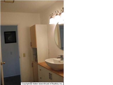 201 Lamped Loop unit A, Staten Island, NY 10314 - photo 4