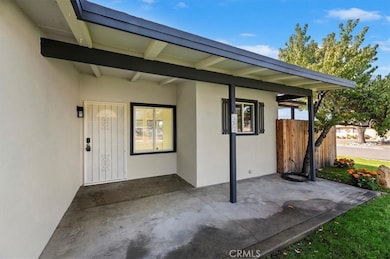 102 Mulvihill Ave, Redlands, CA 92374 - photo 5