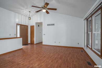 2428 W 60th Place, Davenport, IA 52806 - photo 3