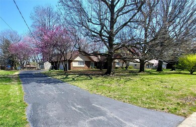 304 Louise Dr, Collinsville, IL 62234 - photo 6