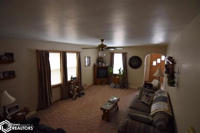 406 1st St SW, Clarion, IA 50525 - photo 3