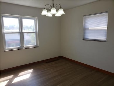Dining Room located right off of the kitchen~