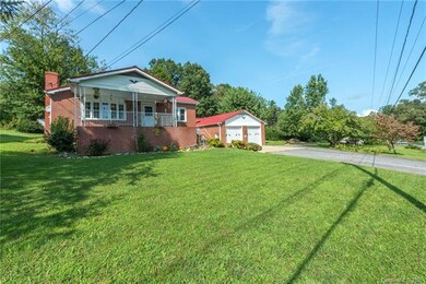 Large driveway with a pull through makes entering 