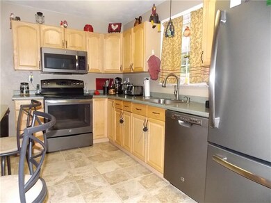 FULLY APPLIANCED WITH NEWER STAINLESS STEEL!
