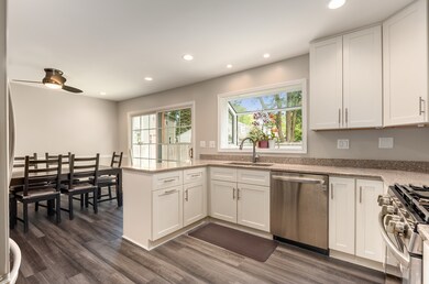 311 Ridgefield Ln, Naperville, IL 60565 - photo 3