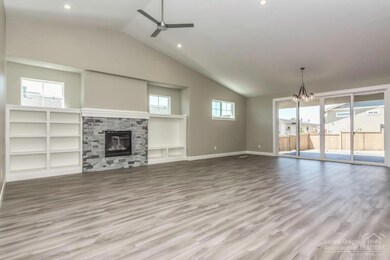 4641 SW Yew Leaf Ct, Redmond, OR 97756 - photo 2