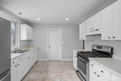 290 Deerpath Ln, Carpentersville, IL 60110 - photo 7