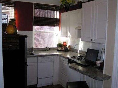 51 Snow Hill St unit 4, Boston, MA 02113 - photo 2