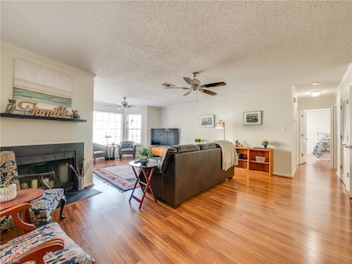 107 Stratford Dr unit K, Williamsburg, VA 23185 - photo 4