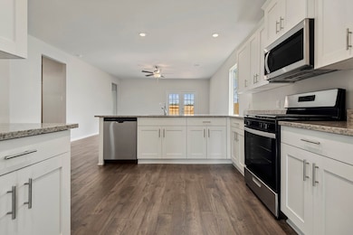 15885 Berry Hill Dr, Conroe, TX 77303 - photo 5