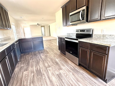 1008 Riverdale Cove, Jarrell, TX 76537 - photo 4