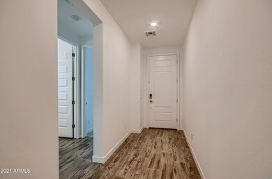 5-733306464-06 Foyer