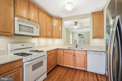 715 Massey Ln unit A, Alexandria, VA 22314 - photo 5