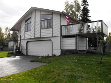 Large South Facing Deck!