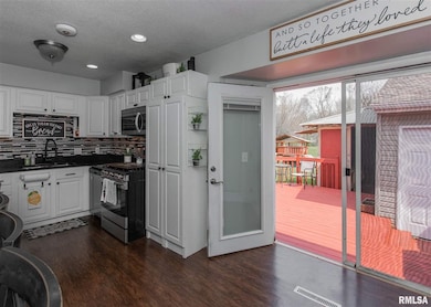 2220 Valley Dr, Davenport, IA 52806 - photo 5