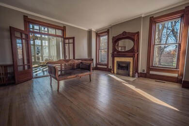 902 Gilman St Moberly MO 65270-large-012