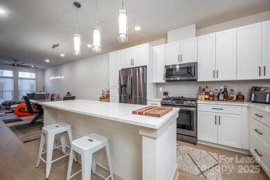 1033 Wesley Terrace Ave, Charlotte, NC 28208 - photo 5