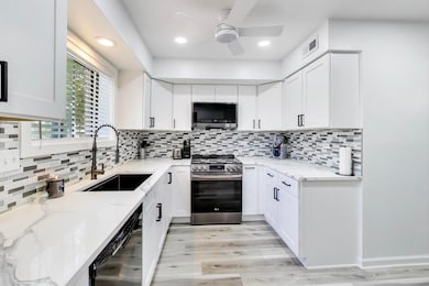 111 W Brandon Ct unit E24, Palatine, IL 60067 - photo 2