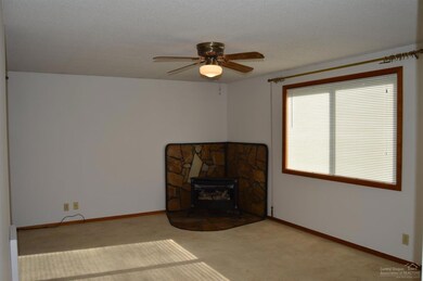 2524 SW 24th St, Redmond, OR 97756 - photo 4