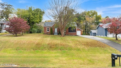 2327 Woodrow Dr, Knoxville, TN 37918 - photo 7