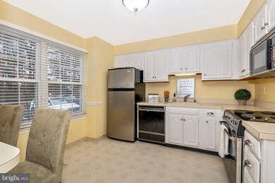 8315 Snowden Oaks Place, Laurel, MD 20708 - photo 3