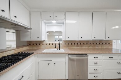 2708 Tallow St, Alvin, TX 77511 - photo 6