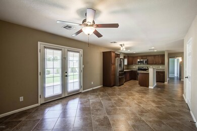 007_Family Room