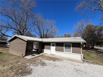 300 S Summit St, Prairie Grove, AR 72753 - photo 2