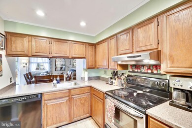5968 Rowanberry Dr, Elkridge, MD 21075 - photo 4