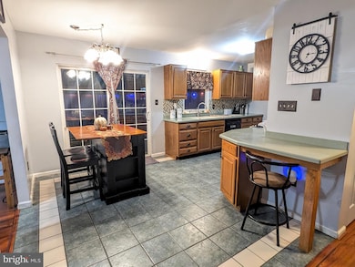 1033 Whitford Dr, Reading, PA 19605 - photo 7