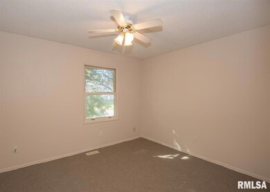2534 W 56th St, Davenport, IA 52806 - photo 7