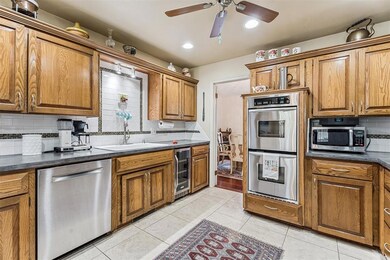 6108 Inland Rd, Warr Acres, OK 73132 - photo 4