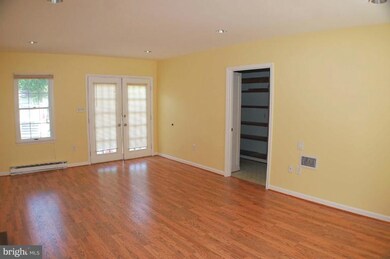12613 Etruscan Dr, Herndon, VA 20171 - photo 2