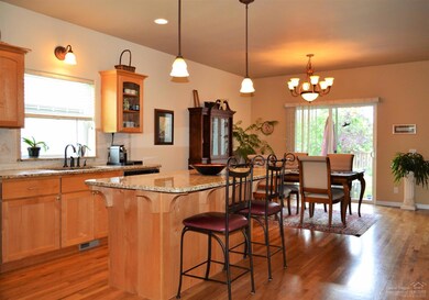 1561 NW Jackpine Ave, Redmond, OR 97756 - photo 4