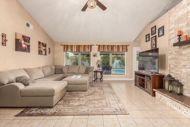Vaulted ceilings and natural light.