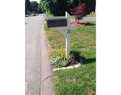 3 Wayne Ct, Holyoke, MA 01040 - photo 2