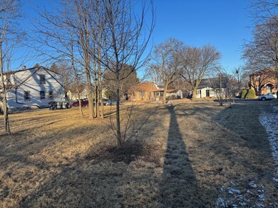 5767 N 39th St, River Hills, WI 53209 - photo 4