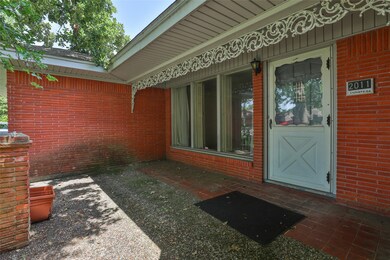 2011 Lamonte Ln, Houston, TX 77018 - photo 3
